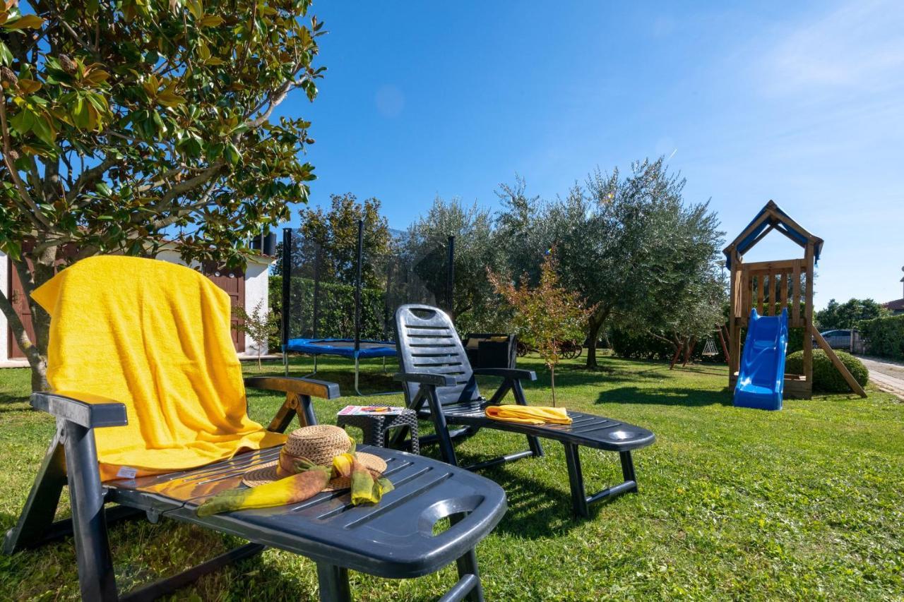 Villa Livia With Three Nice Apartments, Swimming Pool, Childrens Playground, Barbecue And Free Parking Ližnjan Kültér fotó