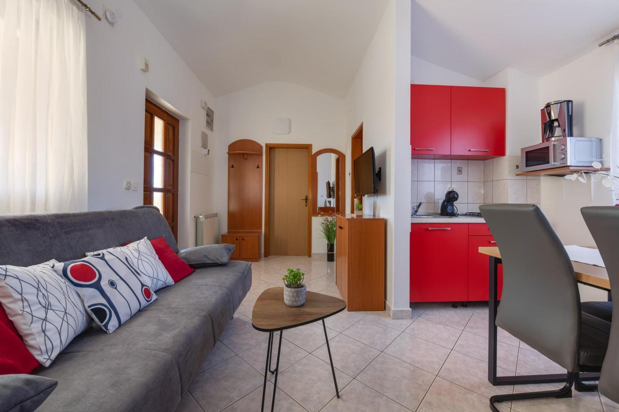 Villa Livia With Three Nice Apartments, Swimming Pool, Childrens Playground, Barbecue And Free Parking Ližnjan Kültér fotó